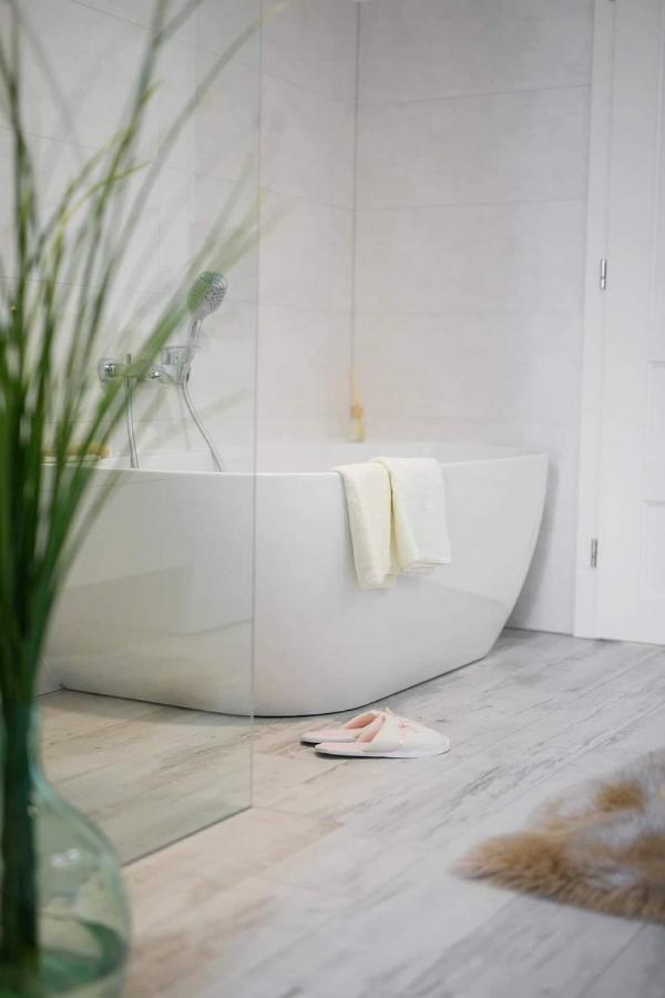Bl - The Penthouse, 24Hr Self Check-In, 2 Bedrooms, Fireplace, Ac, Panoramic View From Main Balcony, 3-Minute Walk To City Center Banska Bystrica Exterior photo