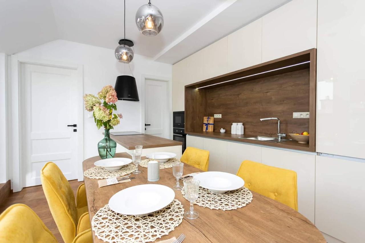 Bl - The Penthouse, 24Hr Self Check-In, 2 Bedrooms, Fireplace, Ac, Panoramic View From Main Balcony, 3-Minute Walk To City Center Banska Bystrica Exterior photo