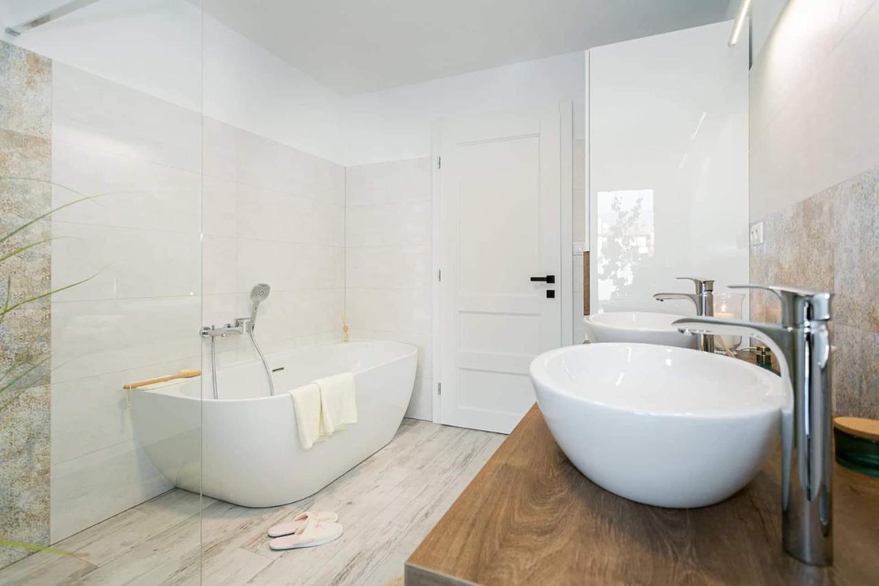 Bl - The Penthouse, 24Hr Self Check-In, 2 Bedrooms, Fireplace, Ac, Panoramic View From Main Balcony, 3-Minute Walk To City Center Banska Bystrica Exterior photo