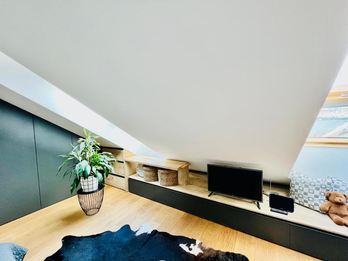 Bl - The Penthouse, 24Hr Self Check-In, 2 Bedrooms, Fireplace, Ac, Panoramic View From Main Balcony, 3-Minute Walk To City Center Banska Bystrica Exterior photo
